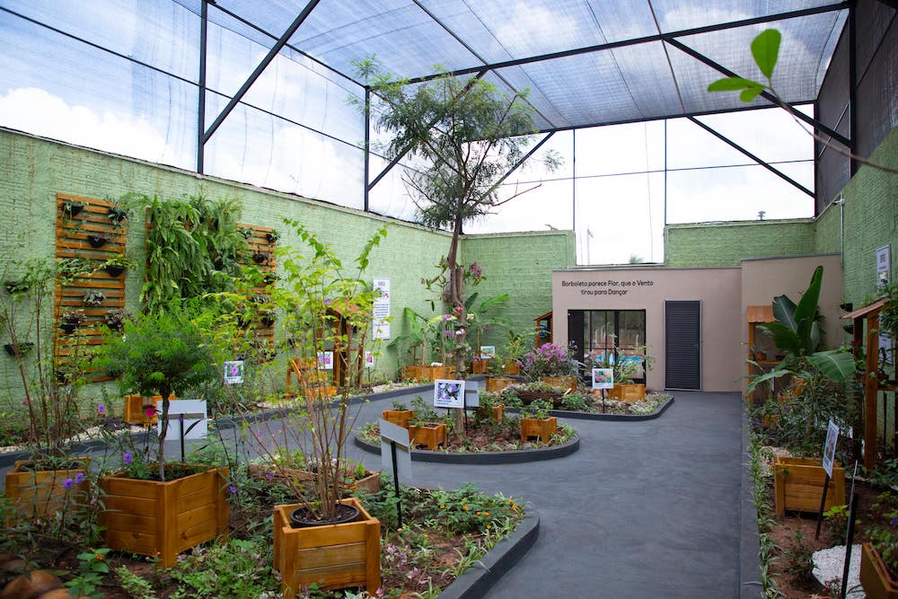 Jardim interno do Borboletário Municipal de Urânia